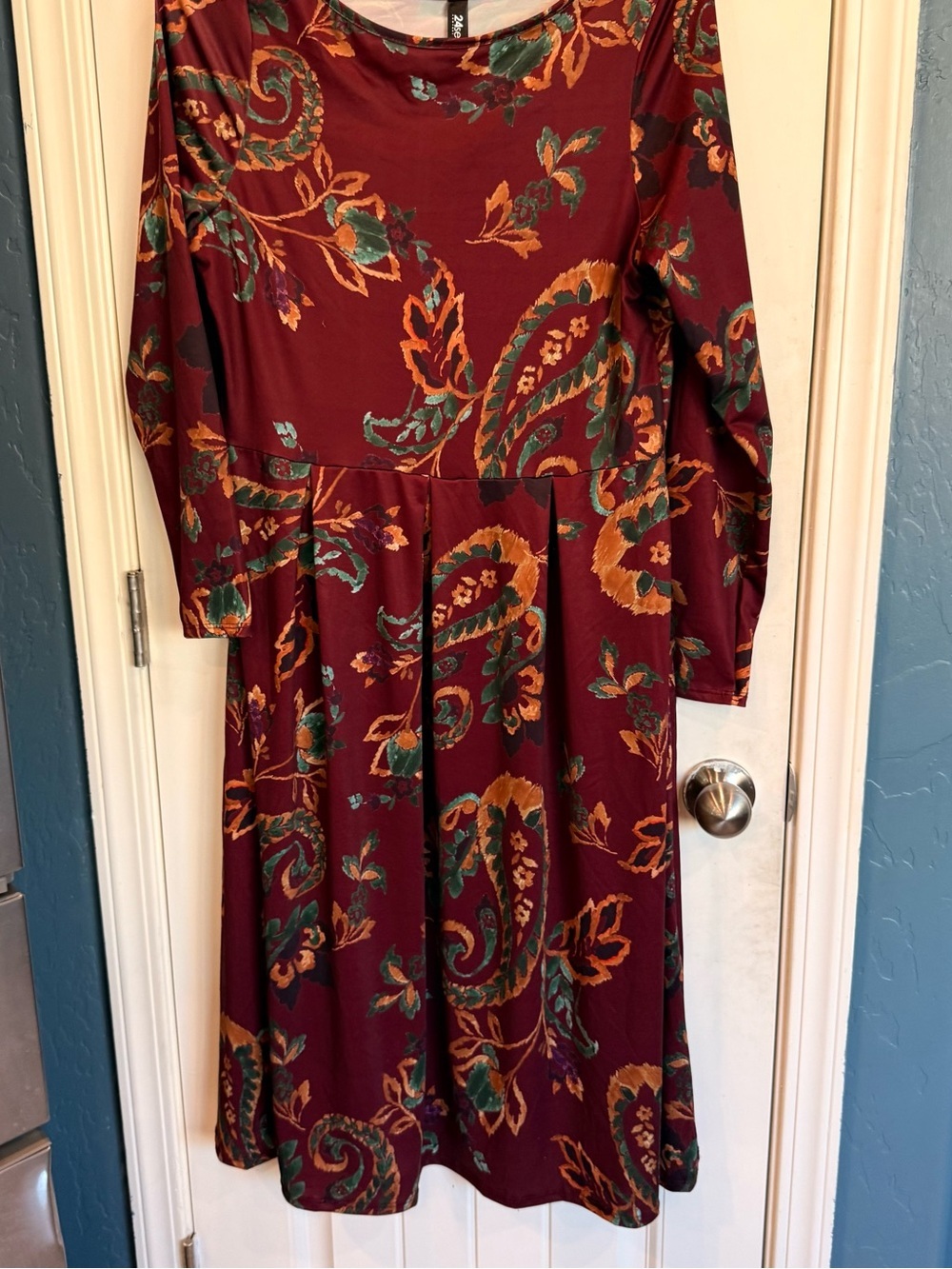 24seven Comfort Apparel Women’s Large Burgundy Paisley Long Sleeve Pocket Dress - Picture 2 of 12
